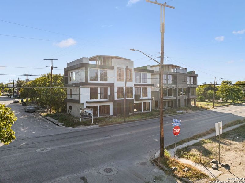 Condo located in San Antonio, TX showcasing its design and architecture (Image 3). Condo located in San Antonio, TX showcasing its design and architecture (Image 3).