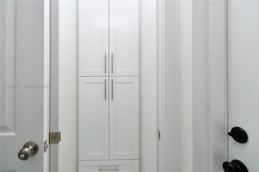 Close-up of interior finishes inside a home in , Lehigh Acres (Image 19). Close-up of interior finishes inside a home in , Lehigh Acres (Image 19).