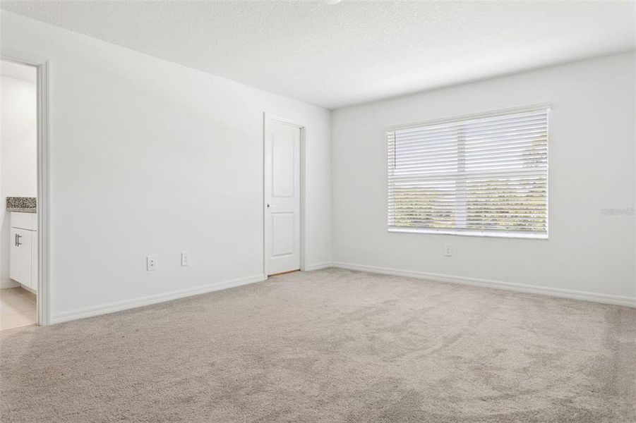 Spacious, unfurnished interior of a new home in Angeline, Land O' Lakes (Image 27).