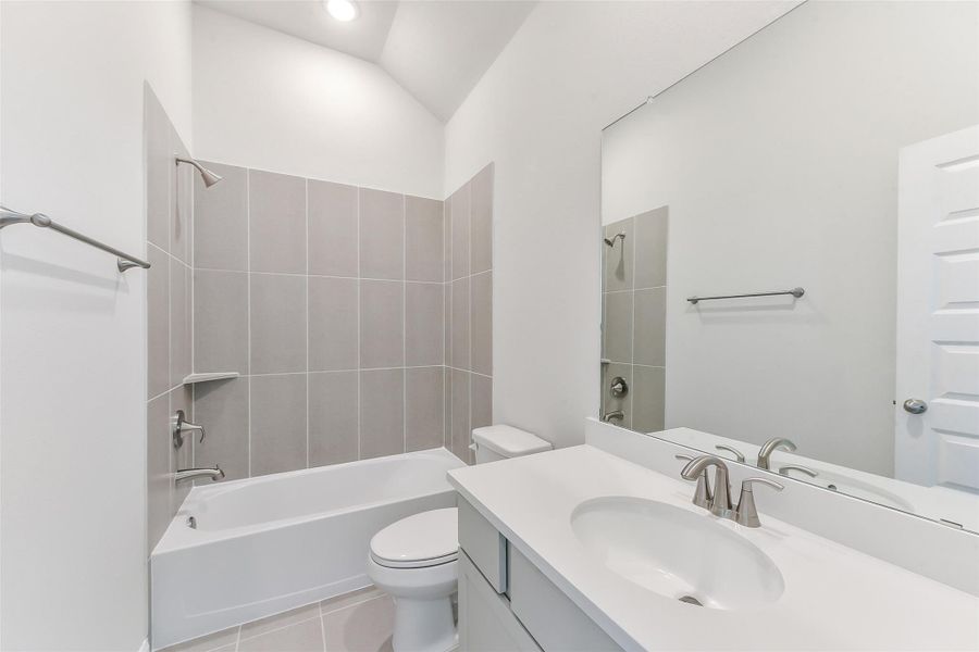 Furnished interior view inside a new home in River Ranch Meadows, Dayton (Image 10).