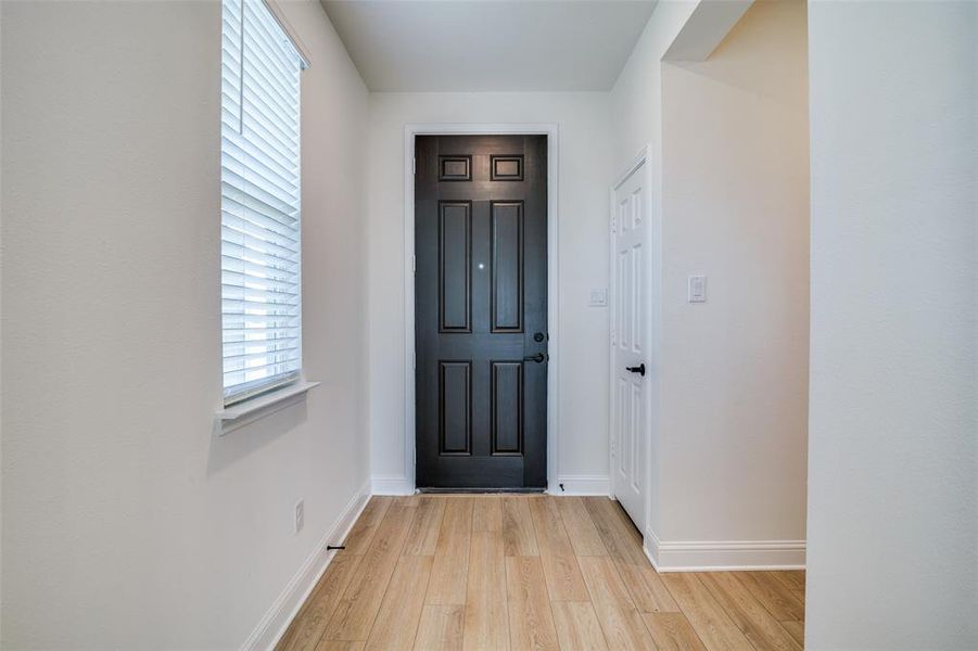 Spacious, unfurnished interior of a new home in Cottonwood Creek, Seagoville (Image 11).