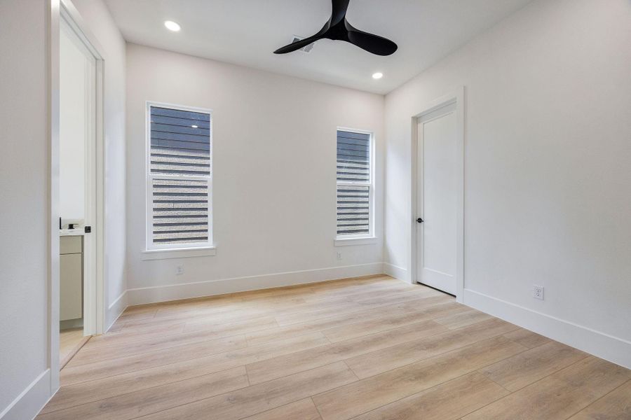 Spacious, unfurnished interior of a new home in , Houston (Image 23).