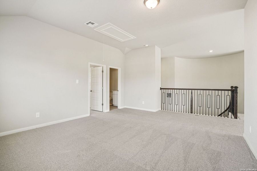 Spacious, unfurnished interior of a new home in Estancia Ranch - Classic Series, San Antonio (Image 32).