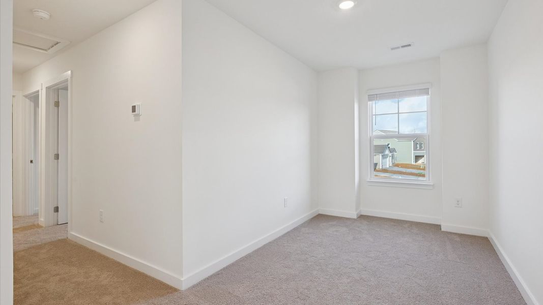 Spacious, unfurnished interior of a new home in Belhaven, Knoxville (Image 12).