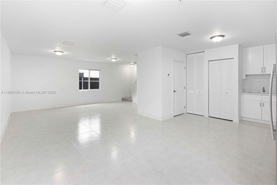 Spacious, unfurnished interior of a new home in , Miami (Image 28).