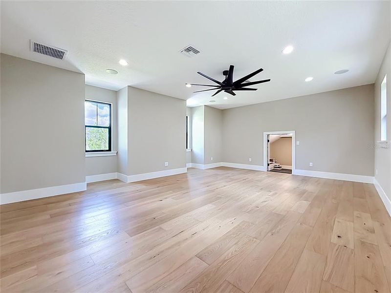 Spacious, unfurnished interior of a new home in , Howey-in-the-Hills (Image 40).
