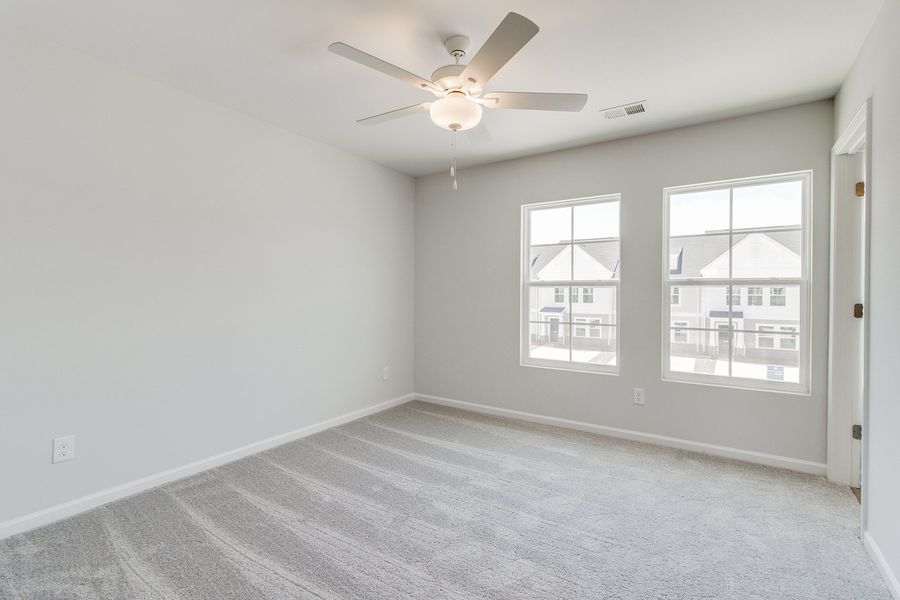 Spacious, unfurnished interior of a new home in Astoria, Columbia (Image 22).