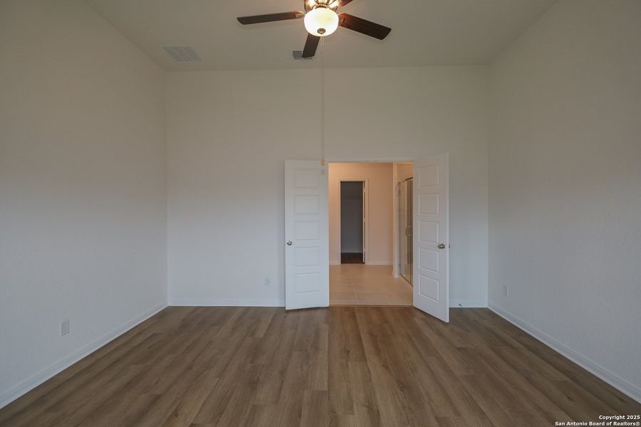 Spacious, unfurnished interior of a new home in Winding Brook, San Antonio (Image 23). Spacious, unfurnished interior of a new home in Winding Brook, San Antonio (Image 23).