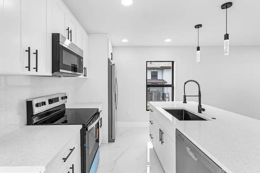 Light, Bright & Modern Light, Bright & Modern