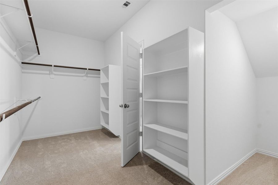 Spacious, unfurnished interior of a new home in Oakwood Estates, Waller (Image 16).