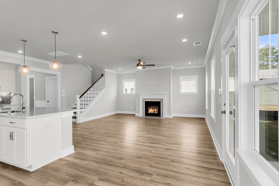 Spacious, unfurnished interior of a new home in Six Oaks, Summerville (Image 18).
