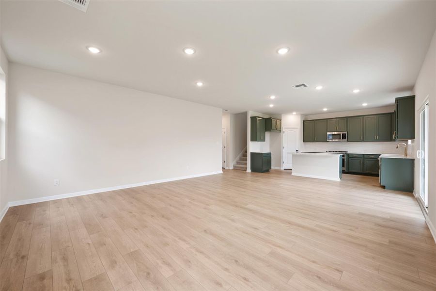 Spacious, unfurnished interior of a new home in Berry Creek Highlands, Georgetown (Image 18).