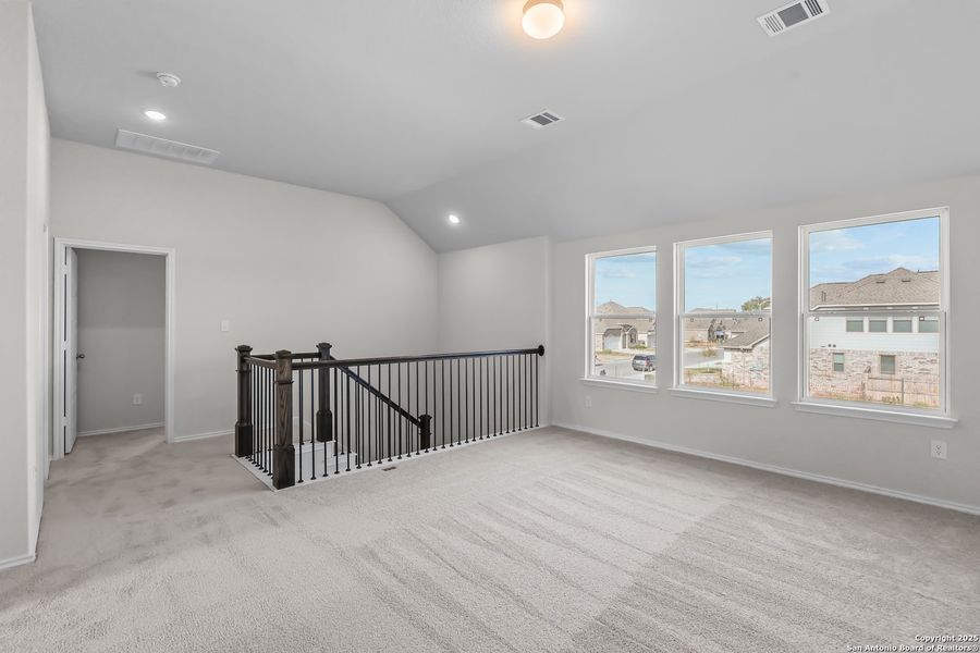 Spacious, unfurnished interior of a new home in Sunflower Ridge, New Braunfels (Image 25). Spacious, unfurnished interior of a new home in Sunflower Ridge, New Braunfels (Image 25).