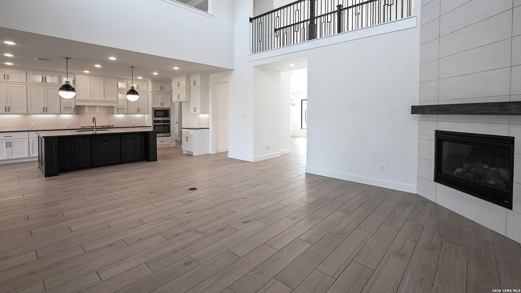 Spacious, unfurnished interior of a new home in Johnson Ranch, Bulverde (Image 24).