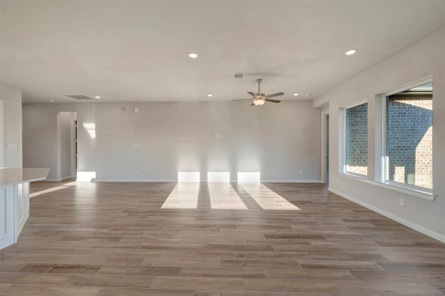 Spacious, unfurnished interior of a new home in The Grand Prairie 50’, Hockley (Image 30).