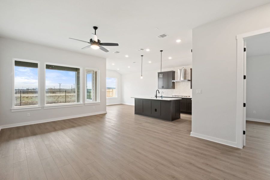 Spacious, unfurnished interior of a new home in Lagos Reserve, Manor (Image 31).