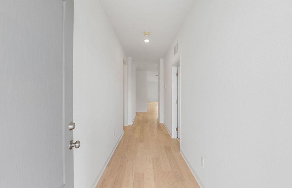 Spacious, unfurnished interior of a new home in Alto, San Marcos (Image 13).