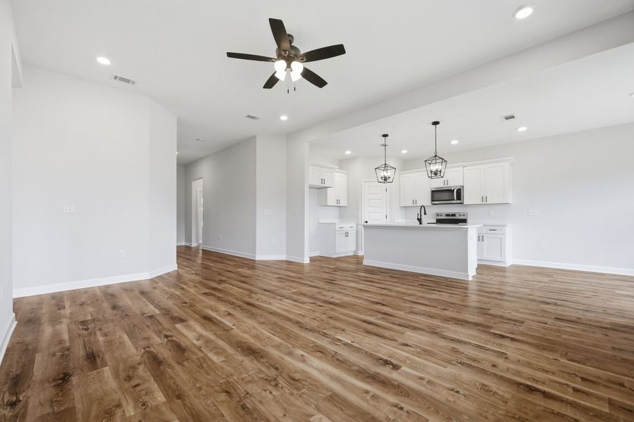 Spacious, unfurnished interior of a new home in Barton's Bend, Crestview (Image 45).
