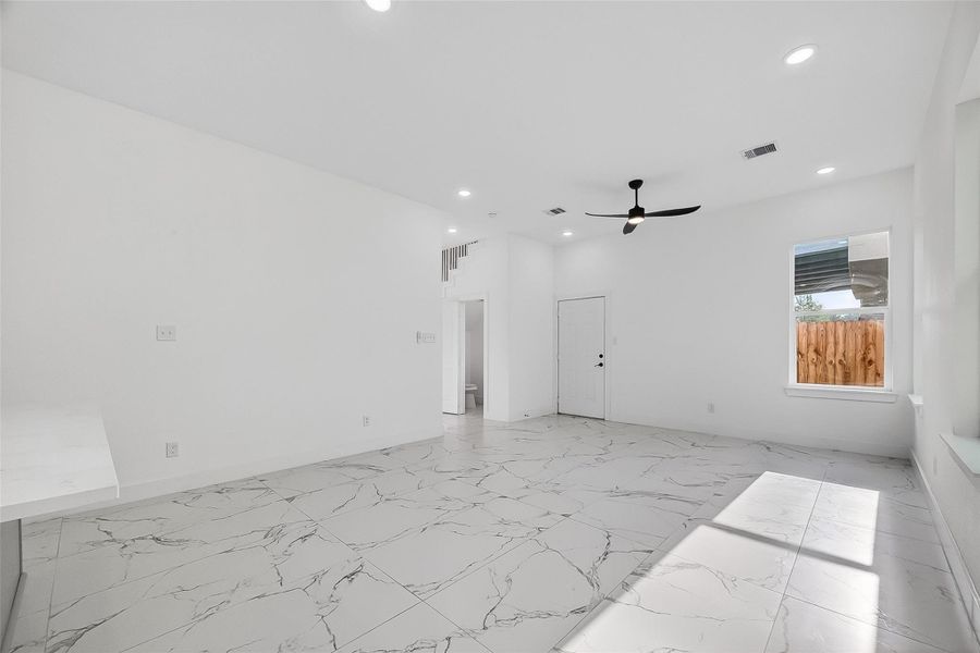 Spacious, unfurnished interior of a new home in , Houston (Image 33).