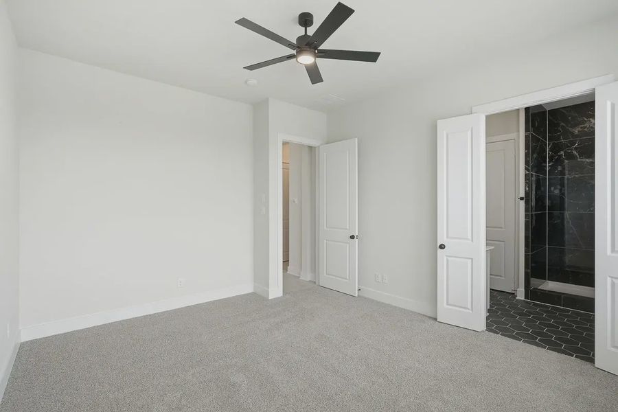 Spacious, unfurnished interior of a new home in Rose Hill, San Antonio (Image 27).
