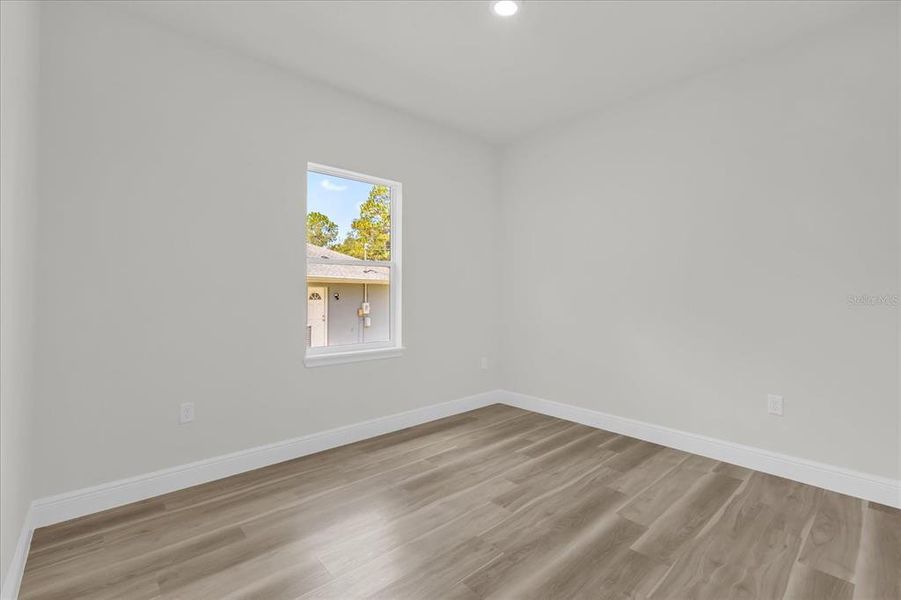 Spacious, unfurnished interior of a new home in , Citrus Springs (Image 18).