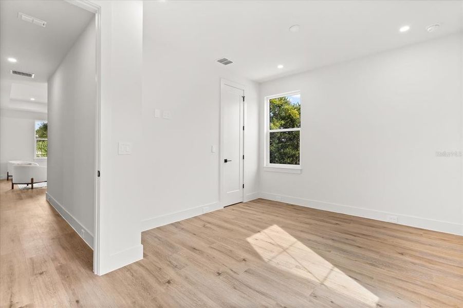 Spacious, unfurnished interior of a new home in , Orlando (Image 27). Spacious, unfurnished interior of a new home in , Orlando (Image 27).
