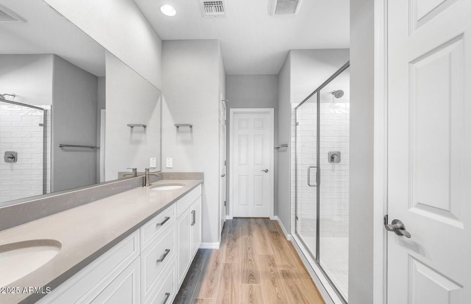 Owner's Bathroom Owner's Bathroom