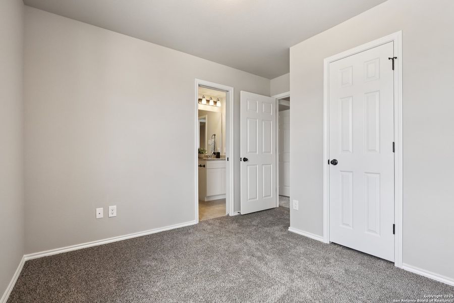 Spacious, unfurnished interior of a new home in , San Antonio (Image 14).