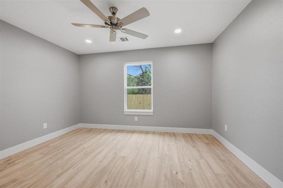 Spacious, unfurnished interior of a new home in , Sherman (Image 22).
