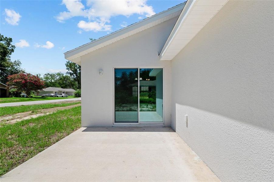 Exterior details and patio area of a home in , Ocala (Image 4).