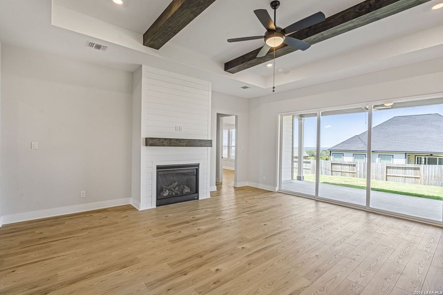 Spacious, unfurnished interior of a new home in Potranco West, Castroville (Image 15).