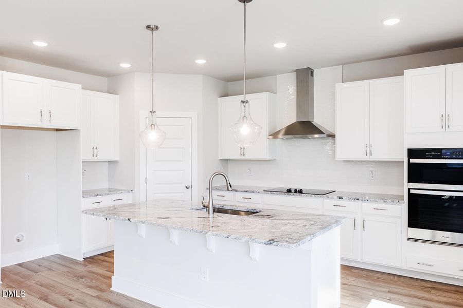 RDU_BeverlyPlace_Lot135_Redwood_QMI (9).