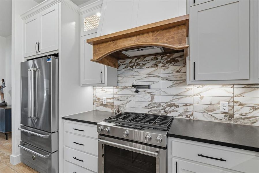 Close-up of interior finishes inside a home in , Alvord (Image 17).