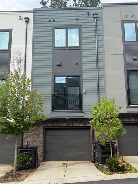 Image 10 of a home in Pelham Square.