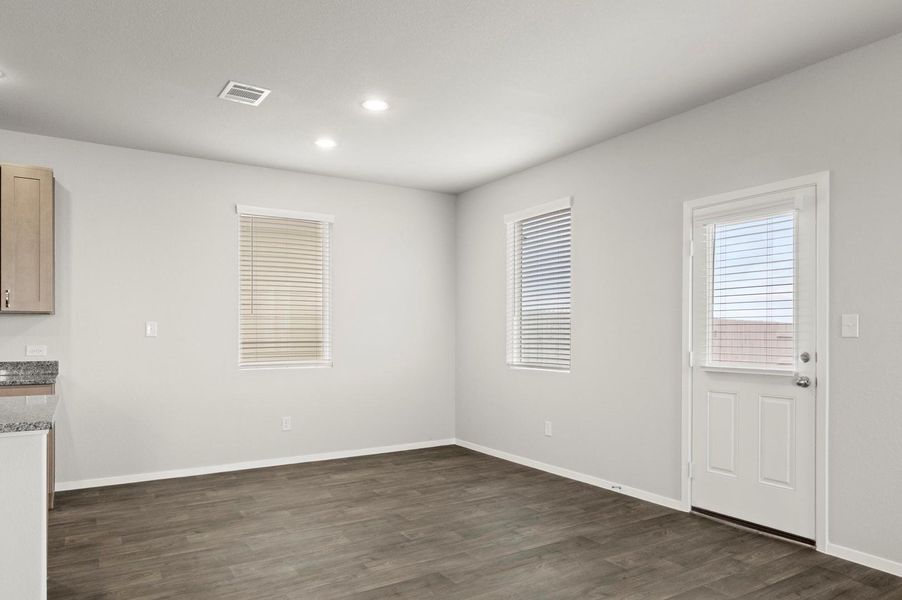 Spacious, unfurnished interior of a new home in Harvest Ridge, Elgin (Image 28).