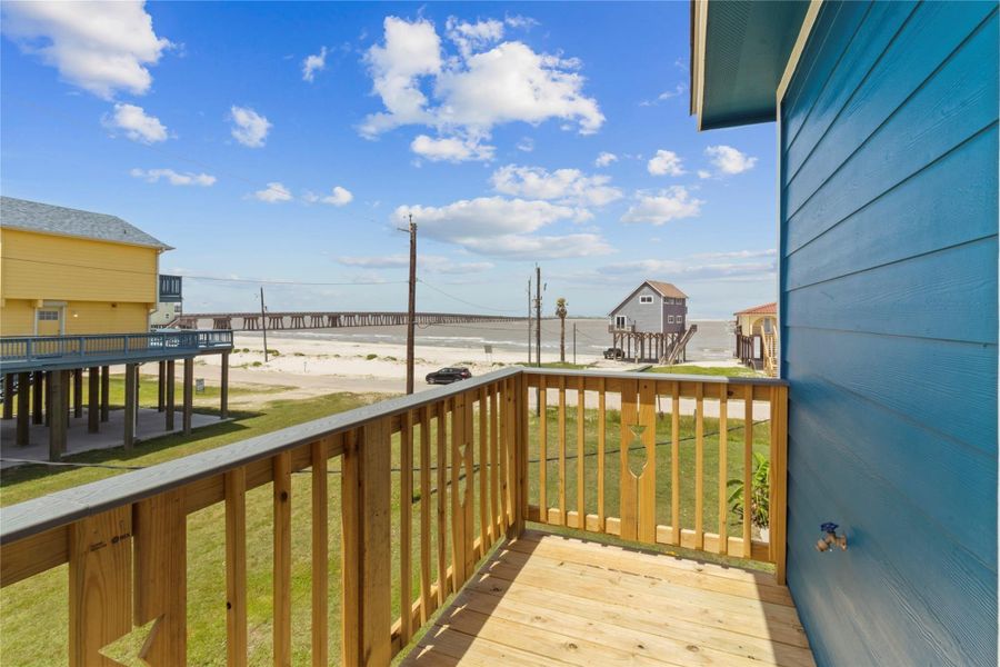 Rear Balcony Beach View!