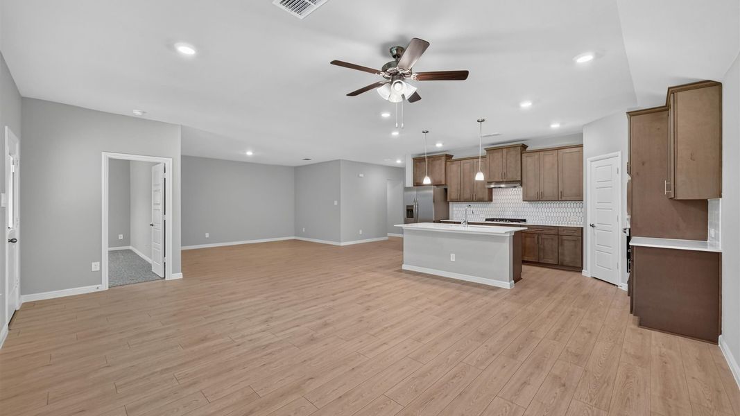 Image 28 representing the Emory by D.R. Horton in Lakeview Pointe, Midlothian, TX.