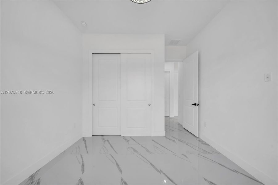 Spacious, unfurnished interior of a new home in , Lehigh Acres (Image 27).