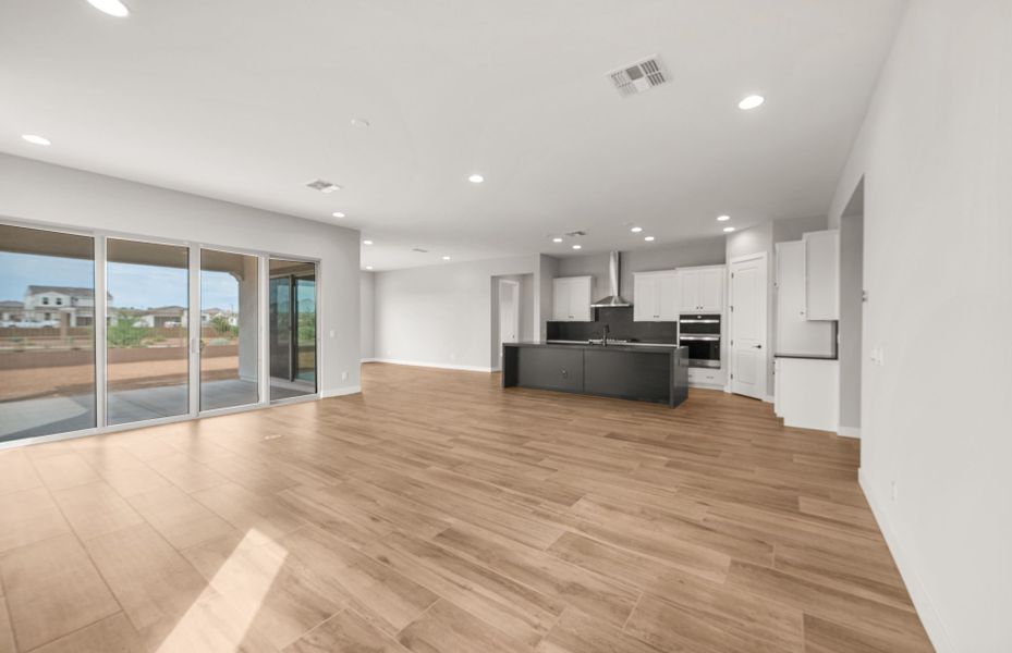 Spacious, unfurnished interior of a new home in Artisan at Asante, Surprise (Image 20).