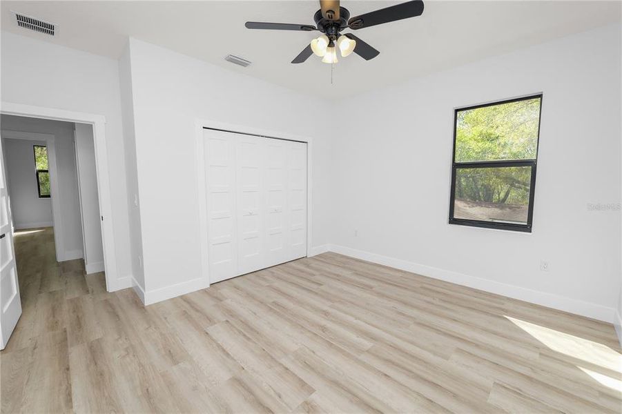 Spacious, unfurnished interior of a new home in , Tampa (Image 41).