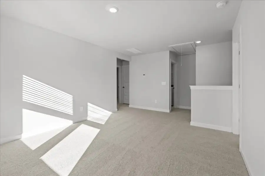 Spacious, unfurnished interior of a new home in Ashby Woods, Boiling Springs (Image 19).