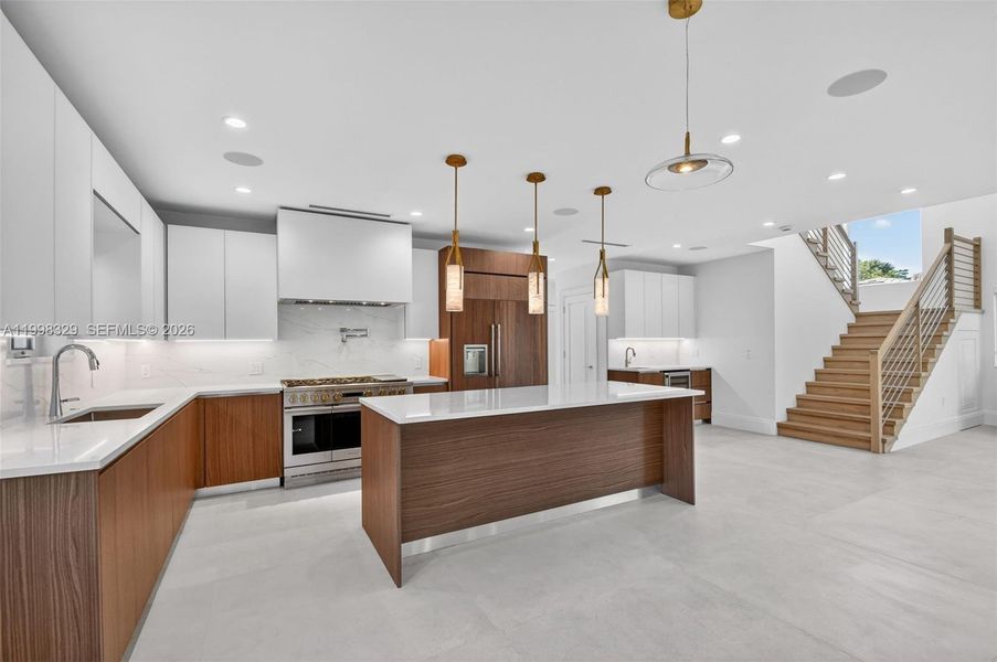 Furnished interior view inside a new home in , Lake Worth (Image 5).