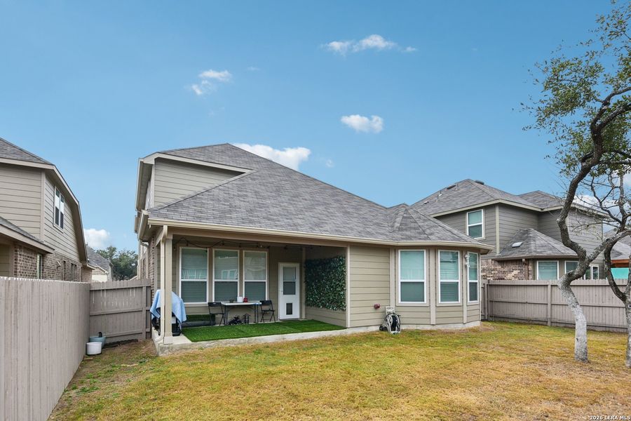 Exterior details and patio area of a home in Davis Ranch, San Antonio (Image 4).