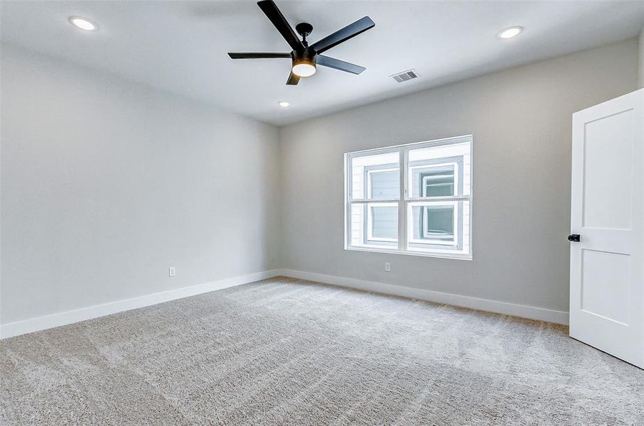 Spacious, unfurnished interior of a new home in , Houston (Image 27).