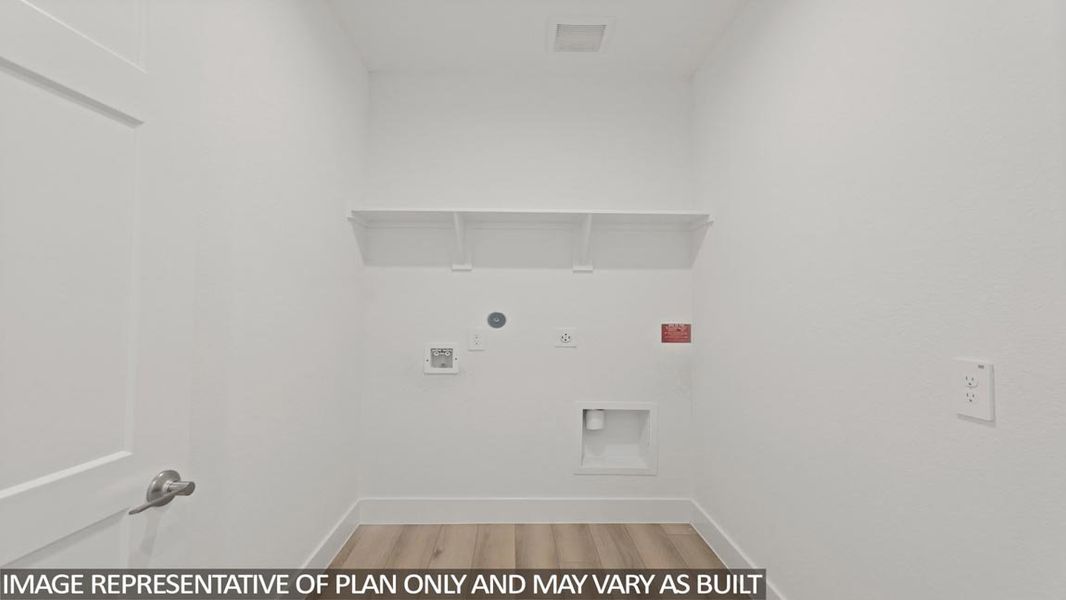 Spacious, unfurnished interior of a new home in Silverthorne, Conroe (Image 19). Spacious, unfurnished interior of a new home in Silverthorne, Conroe (Image 19).