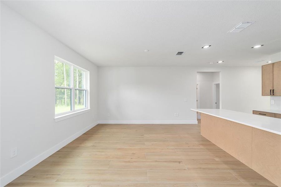 Spacious, unfurnished interior of a new home in , Ocala (Image 21).