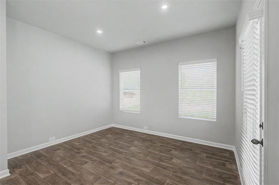 Spacious, unfurnished interior of a new home in Sawmill Creek, Mableton (Image 41).