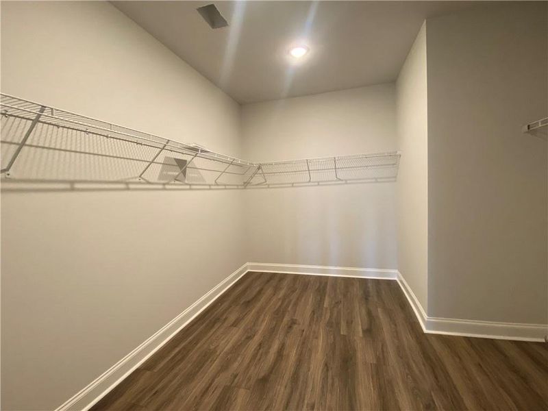 Spacious, unfurnished interior of a new home in , Jefferson (Image 38).