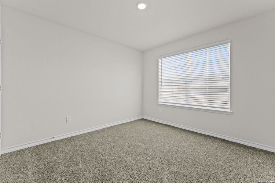 Spacious, unfurnished interior of a new home in High Garden, Comfort (Image 21).