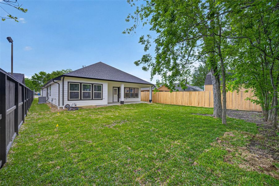 Exterior details and patio area of a home in , South Houston (Image 28).